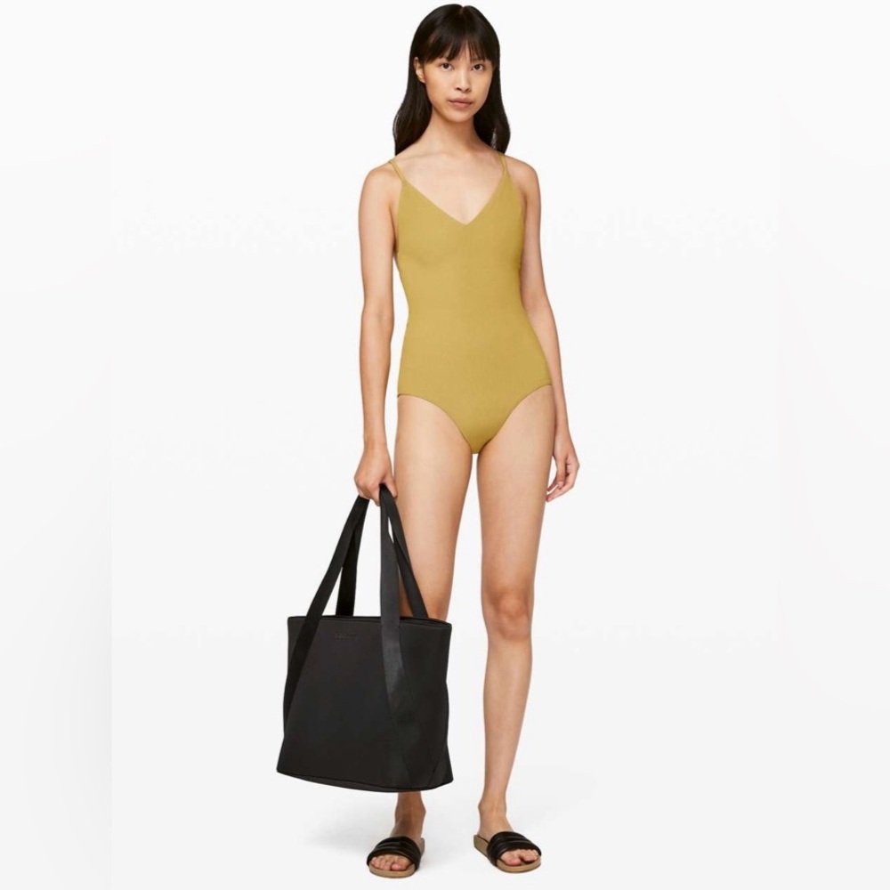 Lululemon See The Sea Tote 2019 (NWT) (HTF) Retired